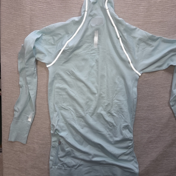 Athleta Aqua mint diagonal mock neck Performance Top NWOT - Picture 4 of 8